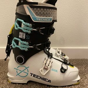 Tecnica Zero G women’s touring boot
